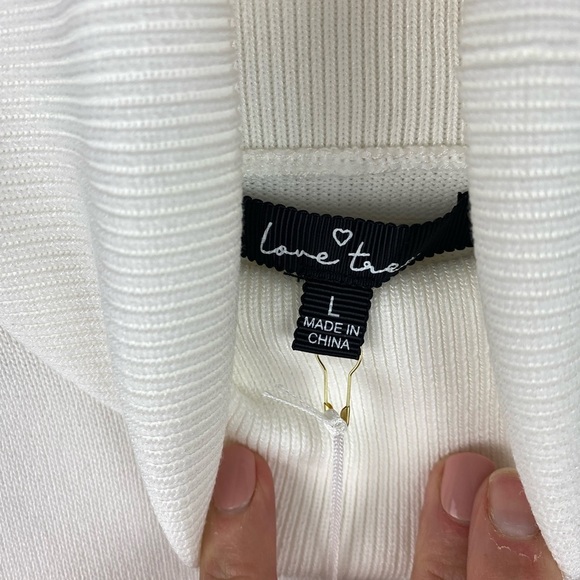 Love Tree White Turtleneck w/puff Lace Sleeves - Picture 5 of 5